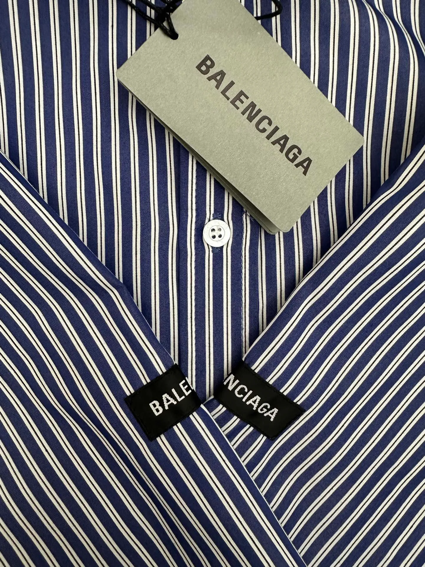 P215💰 Balenciaga/ 2026ss New Arrival ， ， Classic ， ： Black ，“BALENCIAGA” ， 。 87% + 13% ， 、Classic 、 ， ， Oversize ， ， ， 。 Sizes：S、M、L、XL、